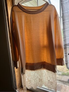 Lightweight cream Pullover with Lace Hem